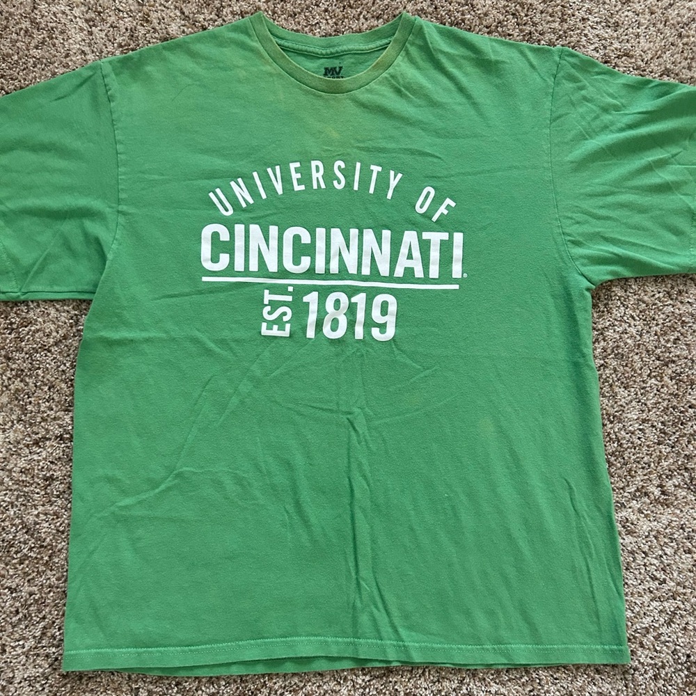 University of Cincinnati green tshirt